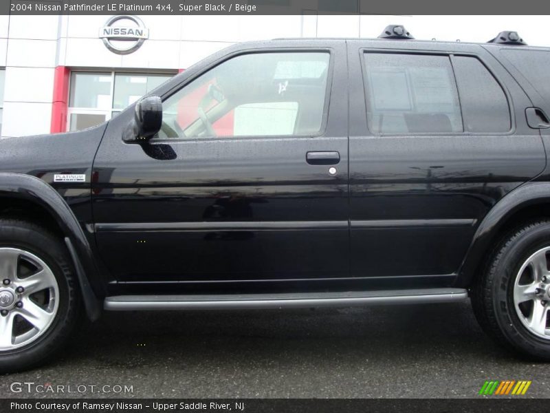 Super Black / Beige 2004 Nissan Pathfinder LE Platinum 4x4