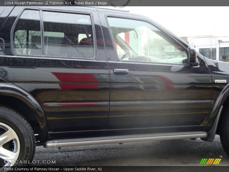 Super Black / Beige 2004 Nissan Pathfinder LE Platinum 4x4