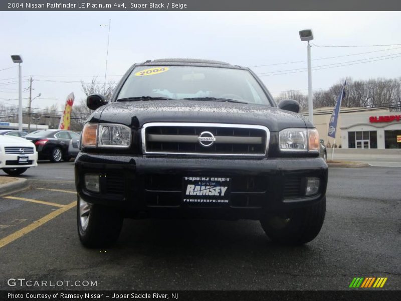 Super Black / Beige 2004 Nissan Pathfinder LE Platinum 4x4