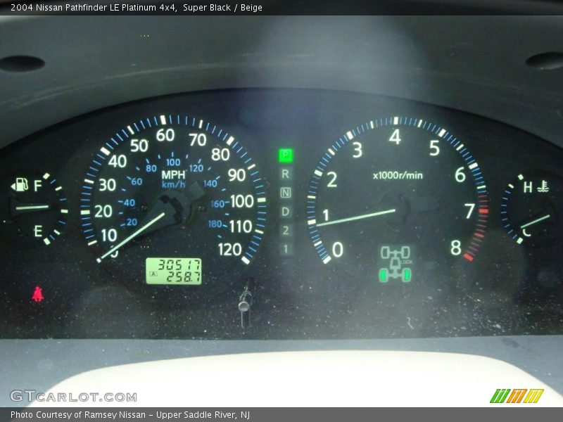 Super Black / Beige 2004 Nissan Pathfinder LE Platinum 4x4