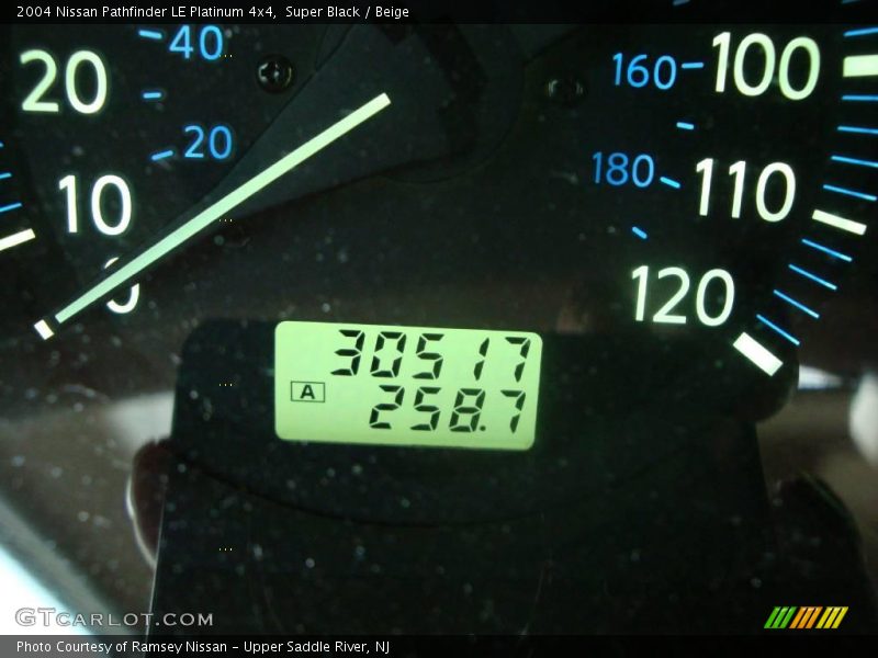 Super Black / Beige 2004 Nissan Pathfinder LE Platinum 4x4