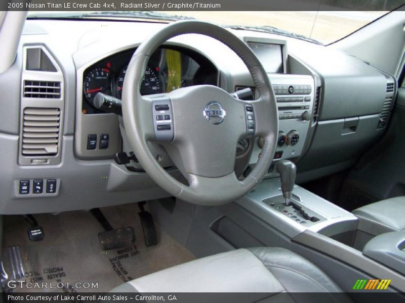  2005 Titan LE Crew Cab 4x4 Graphite/Titanium Interior