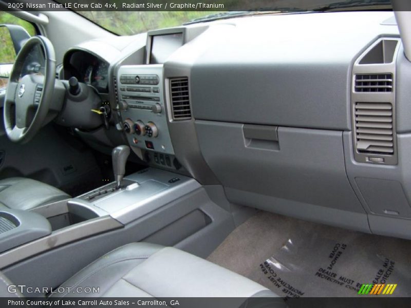  2005 Titan LE Crew Cab 4x4 Graphite/Titanium Interior
