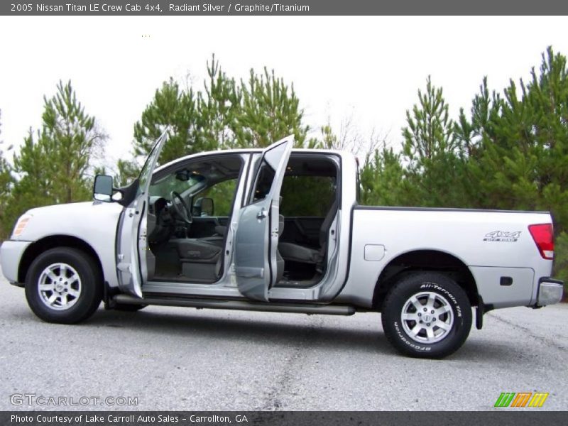 Radiant Silver / Graphite/Titanium 2005 Nissan Titan LE Crew Cab 4x4
