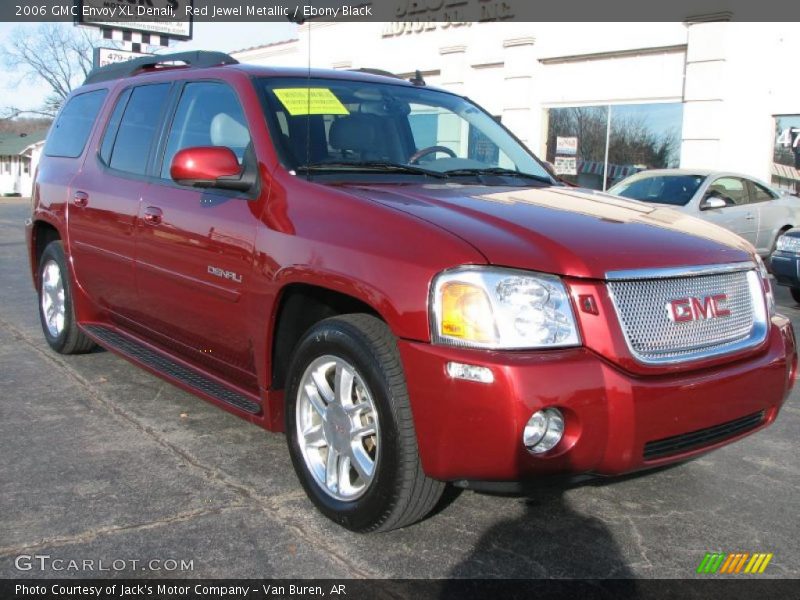 Front 3/4 View of 2006 Envoy XL Denali