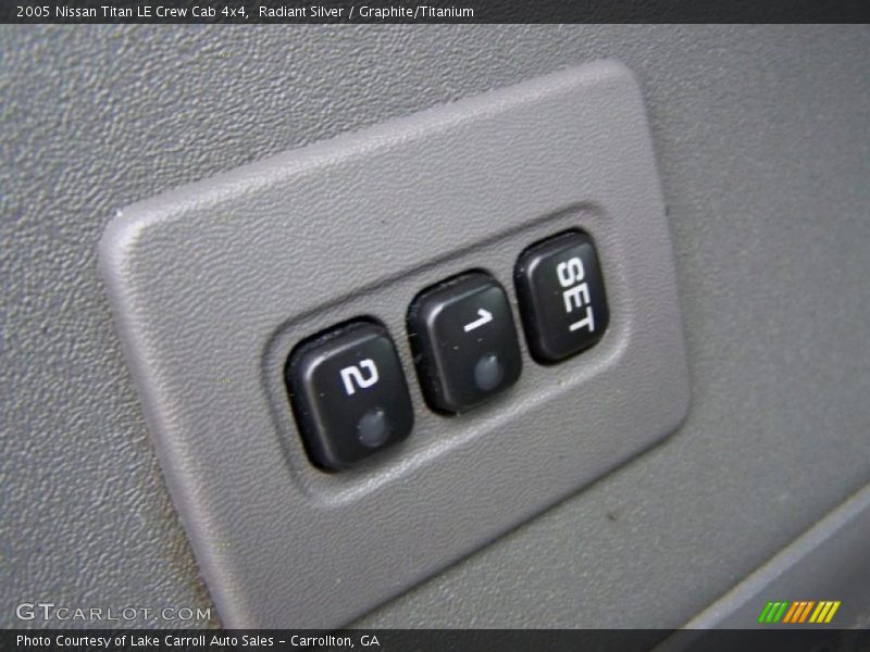 Radiant Silver / Graphite/Titanium 2005 Nissan Titan LE Crew Cab 4x4