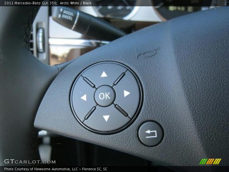 Arctic White / Black 2011 Mercedes-Benz GLK 350