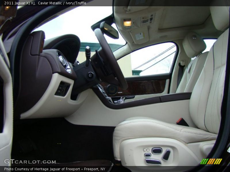  2011 XJ XJ Ivory/Truffle Interior