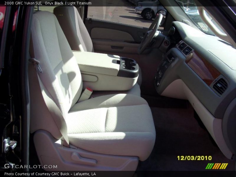 Onyx Black / Light Titanium 2008 GMC Yukon SLE