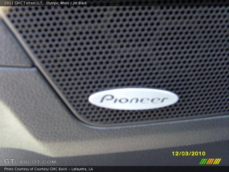 Olympic White / Jet Black 2011 GMC Terrain SLT