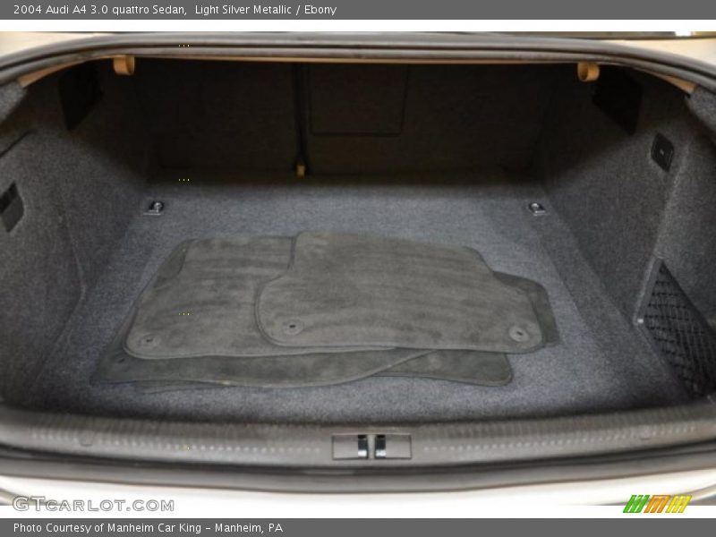  2004 A4 3.0 quattro Sedan Trunk