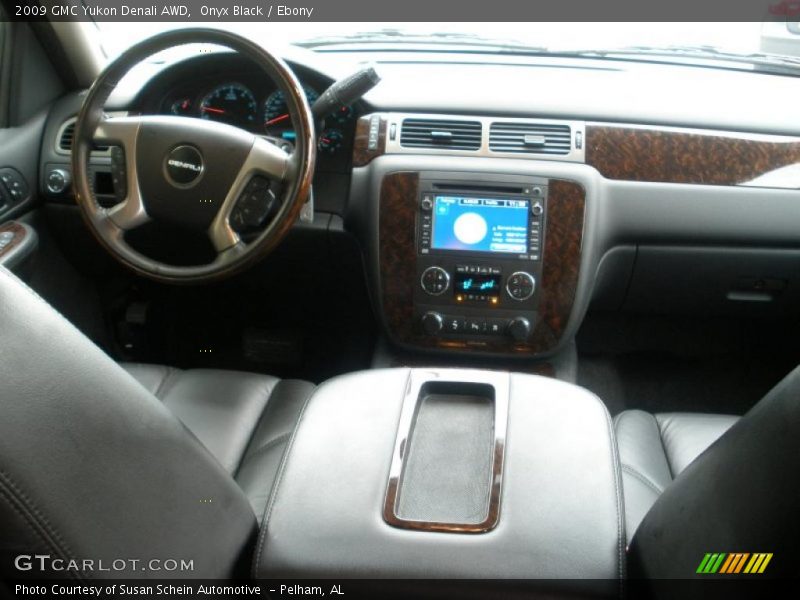 Onyx Black / Ebony 2009 GMC Yukon Denali AWD