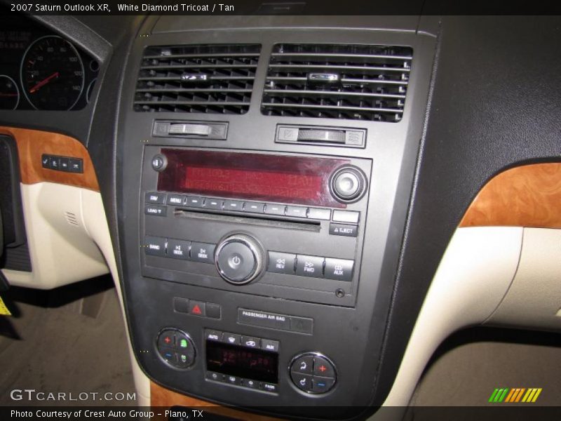 White Diamond Tricoat / Tan 2007 Saturn Outlook XR