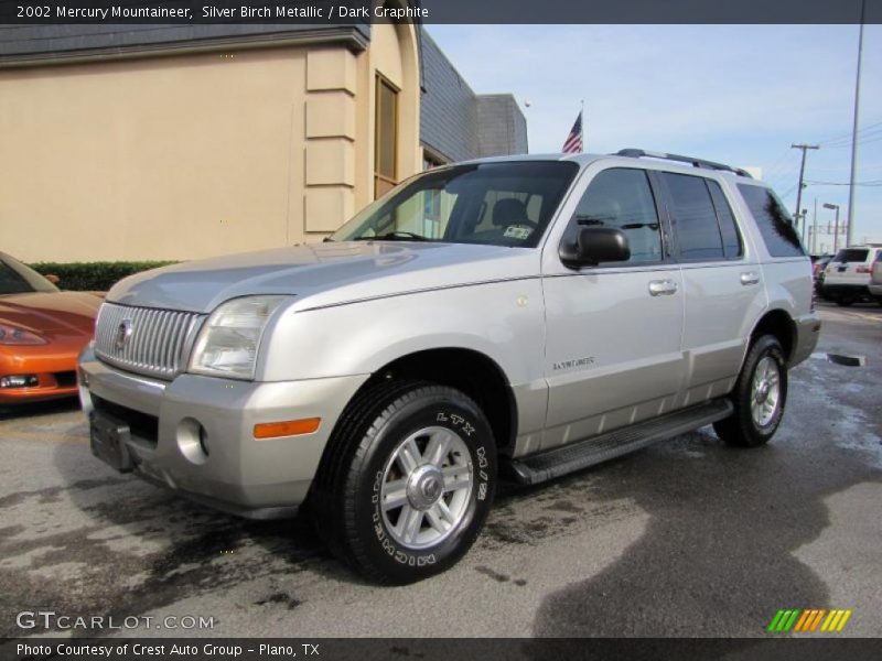 Front 3/4 View of 2002 Mountaineer 