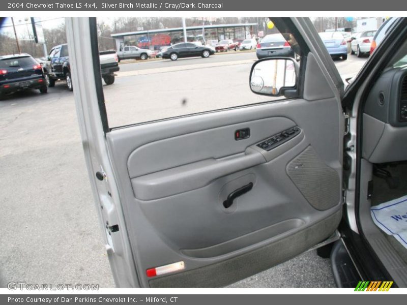 Door Panel of 2004 Tahoe LS 4x4
