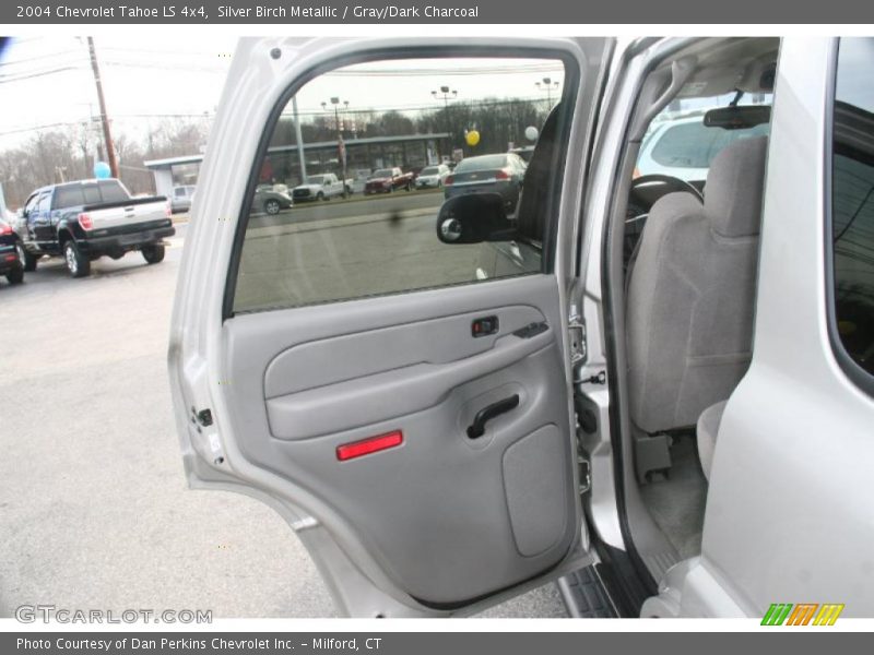 Door Panel of 2004 Tahoe LS 4x4