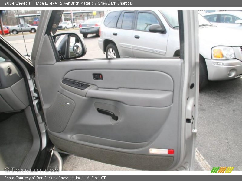 Door Panel of 2004 Tahoe LS 4x4