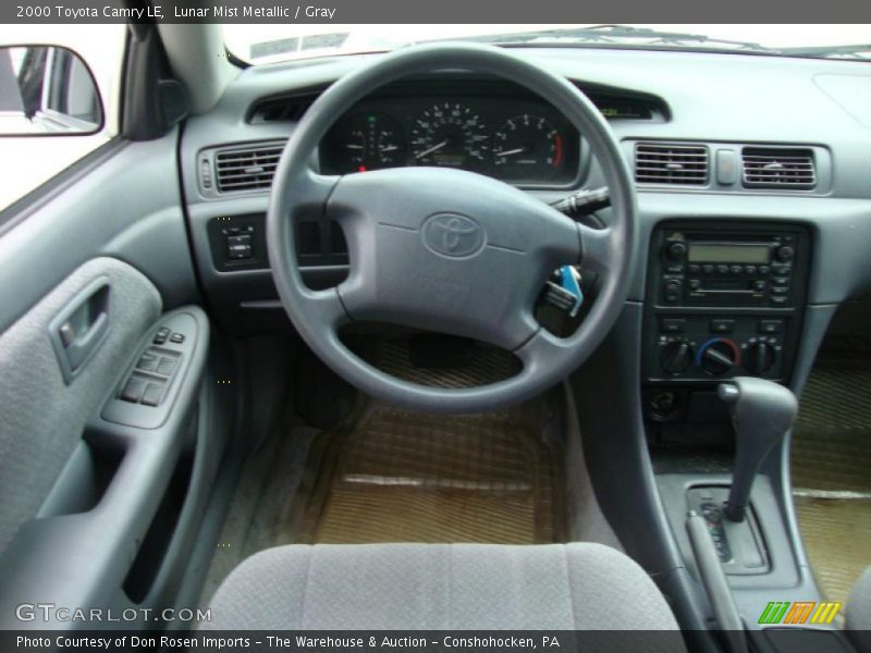 Dashboard of 2000 Camry LE
