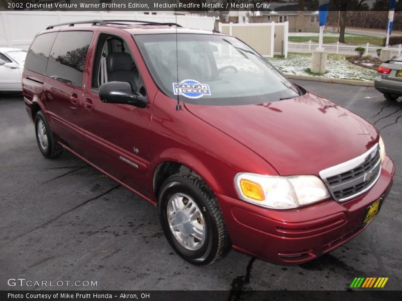 Front 3/4 View of 2002 Venture Warner Brothers Edition