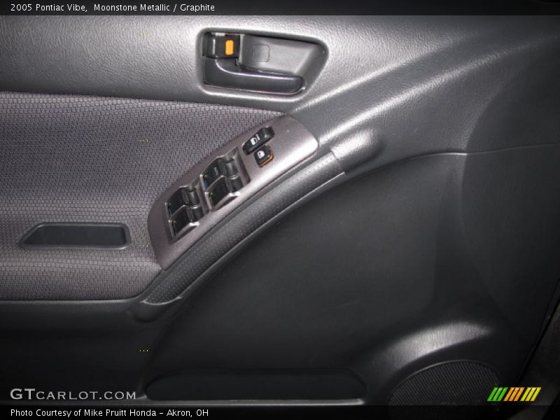 Moonstone Metallic / Graphite 2005 Pontiac Vibe