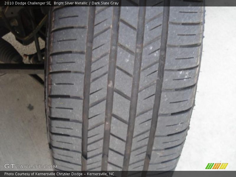 Bright Silver Metallic / Dark Slate Gray 2010 Dodge Challenger SE