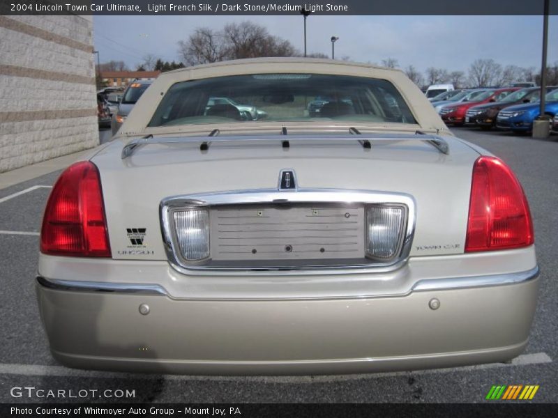 Light French Silk / Dark Stone/Medium Light Stone 2004 Lincoln Town Car Ultimate