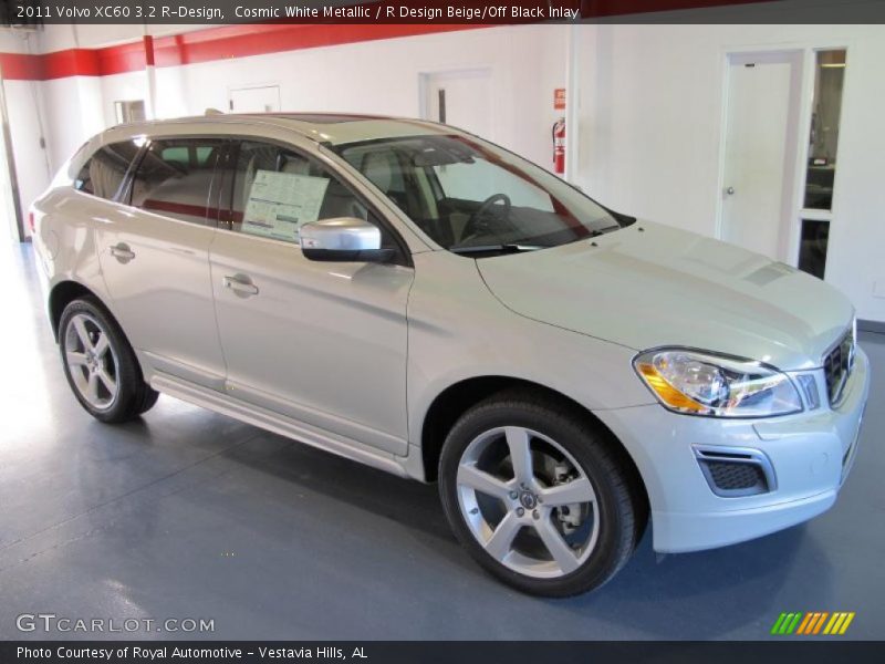 Front 3/4 View of 2011 XC60 3.2 R-Design