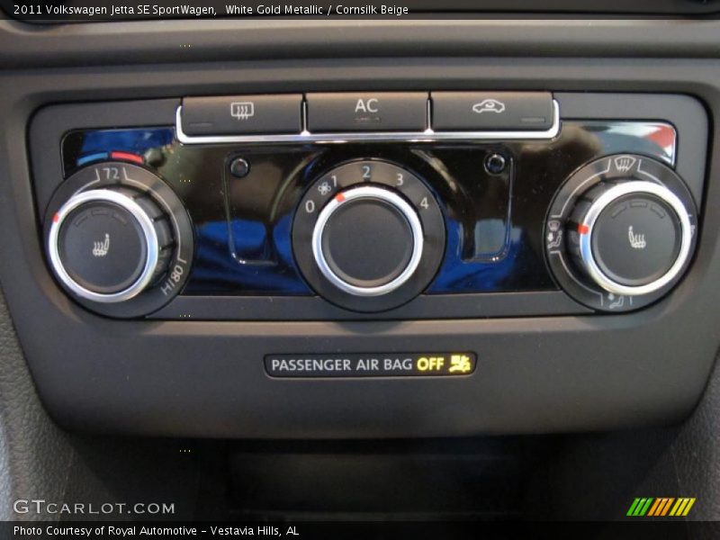 Controls of 2011 Jetta SE SportWagen