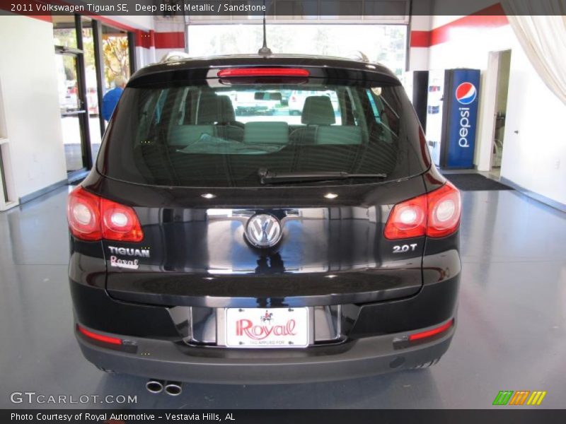 Deep Black Metallic / Sandstone 2011 Volkswagen Tiguan SE