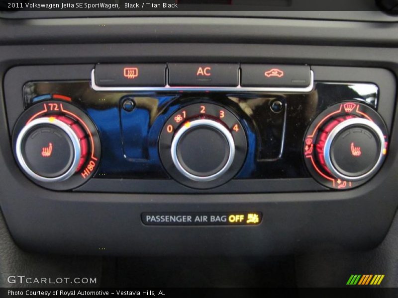 Controls of 2011 Jetta SE SportWagen
