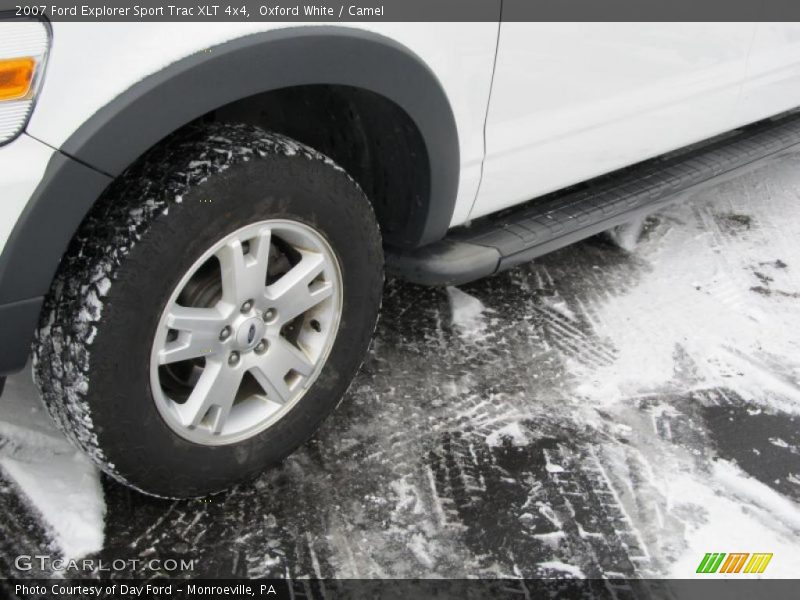 Oxford White / Camel 2007 Ford Explorer Sport Trac XLT 4x4