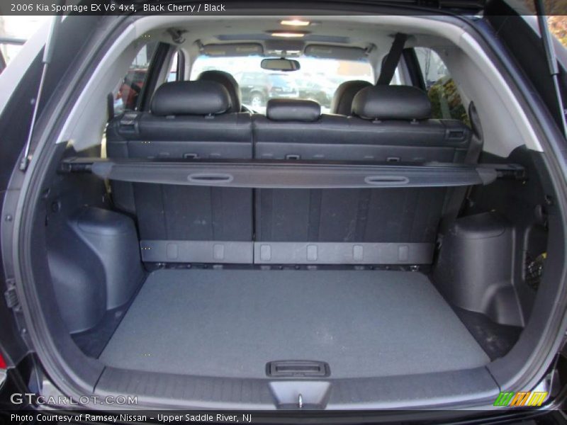  2006 Sportage EX V6 4x4 Trunk
