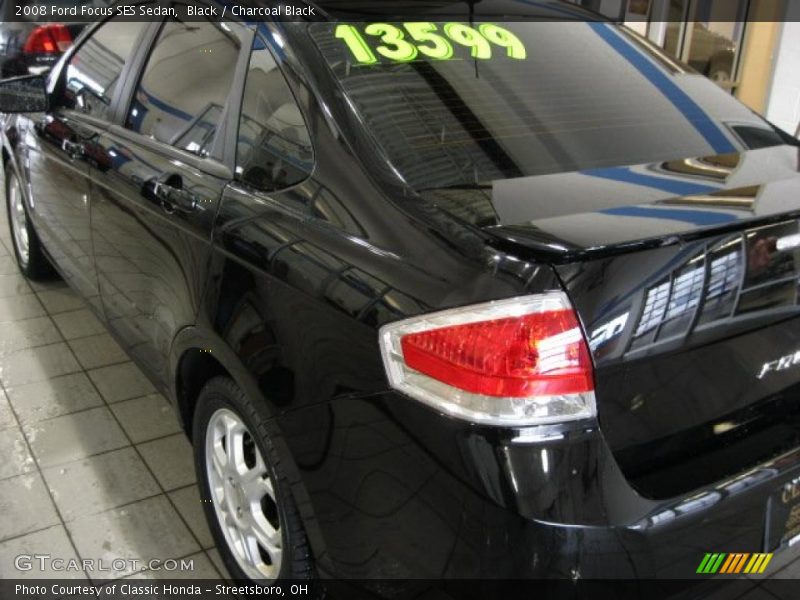 Black / Charcoal Black 2008 Ford Focus SES Sedan