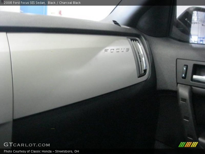 Black / Charcoal Black 2008 Ford Focus SES Sedan