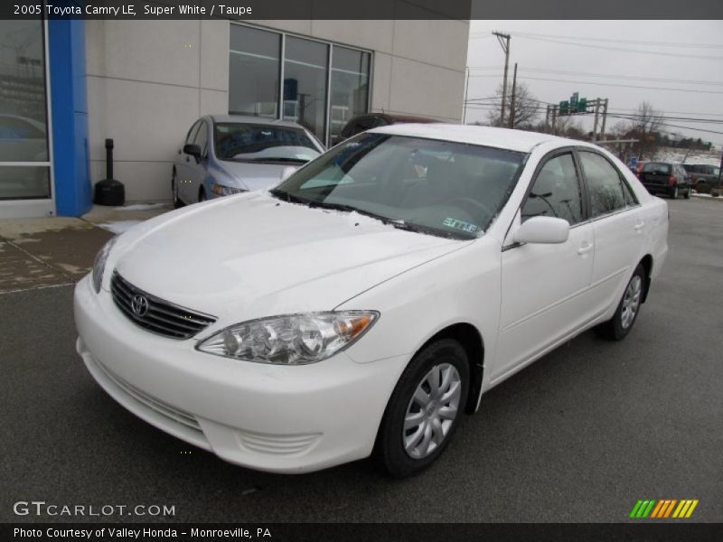 Super White / Taupe 2005 Toyota Camry LE