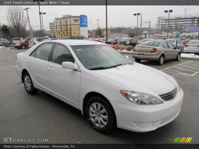 Super White / Taupe 2005 Toyota Camry LE