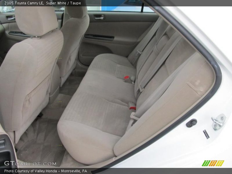 Super White / Taupe 2005 Toyota Camry LE