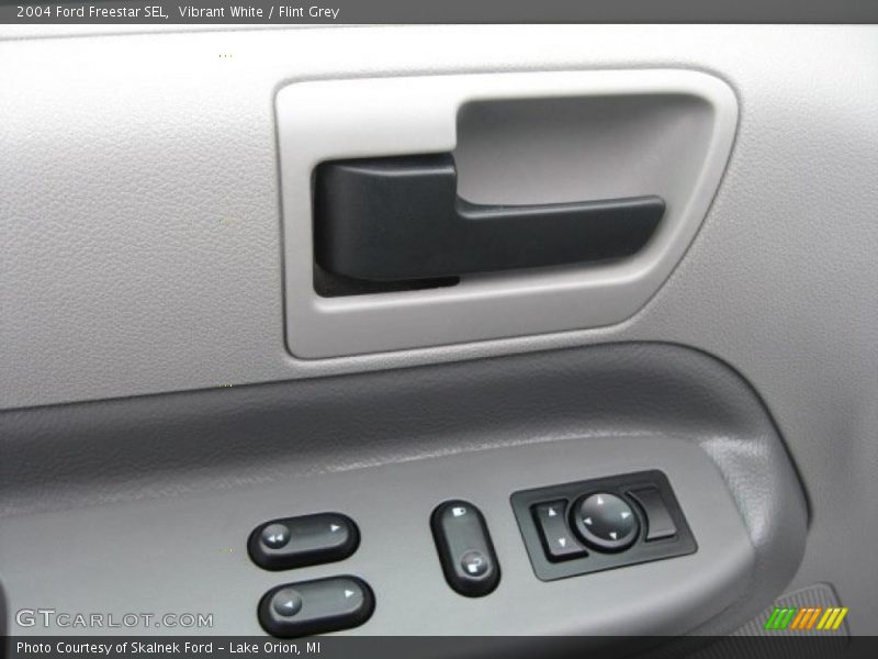 Vibrant White / Flint Grey 2004 Ford Freestar SEL
