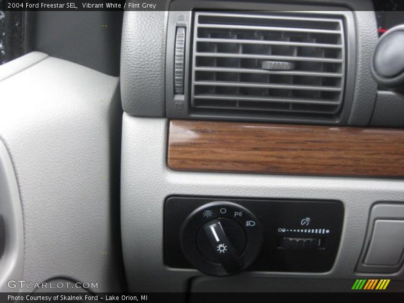 Vibrant White / Flint Grey 2004 Ford Freestar SEL