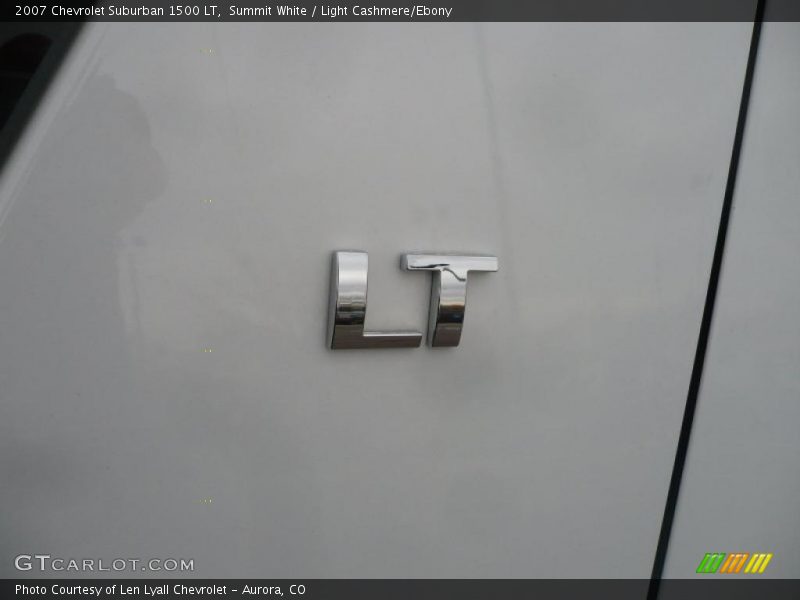  2007 Suburban 1500 LT Logo
