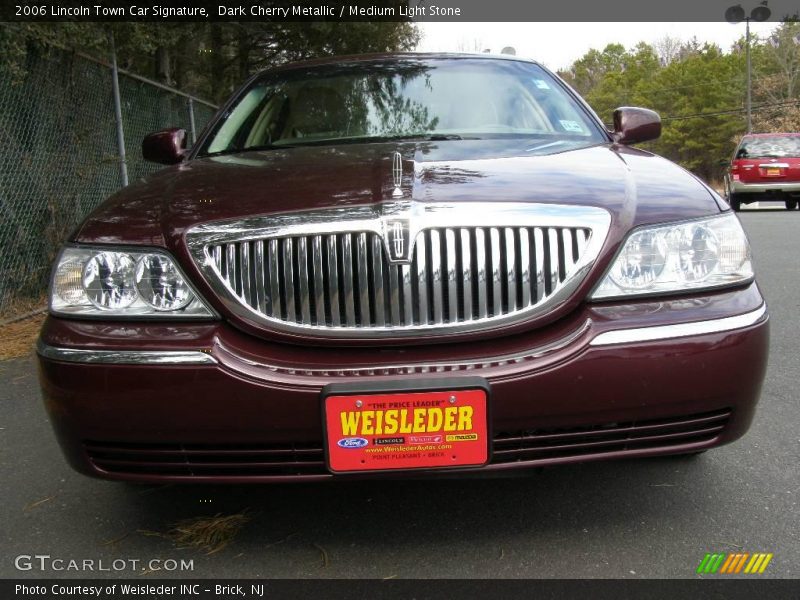 Dark Cherry Metallic / Medium Light Stone 2006 Lincoln Town Car Signature