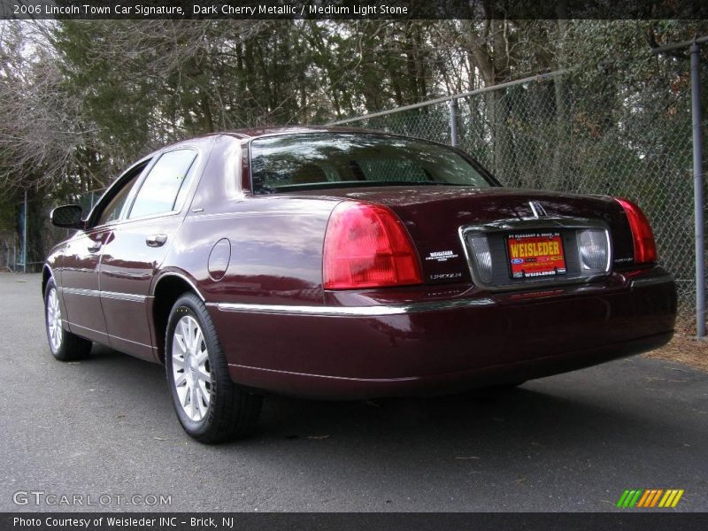 Dark Cherry Metallic / Medium Light Stone 2006 Lincoln Town Car Signature