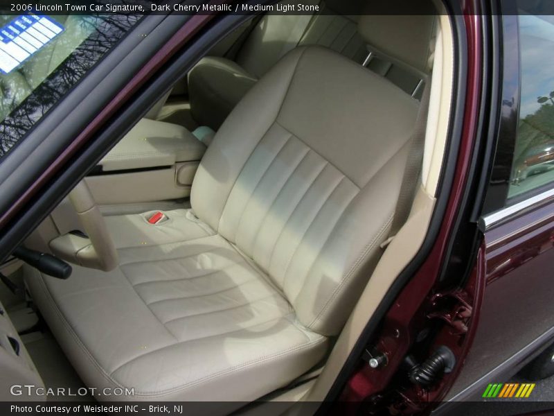 Dark Cherry Metallic / Medium Light Stone 2006 Lincoln Town Car Signature