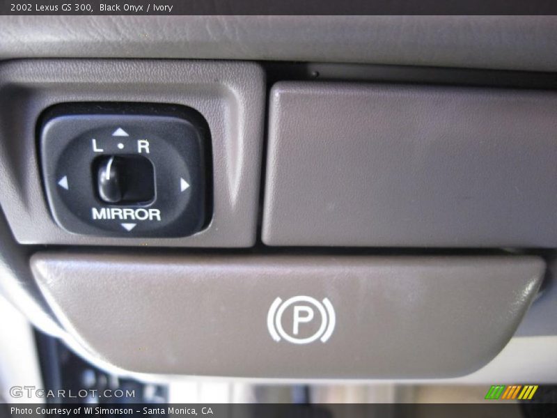 Black Onyx / Ivory 2002 Lexus GS 300