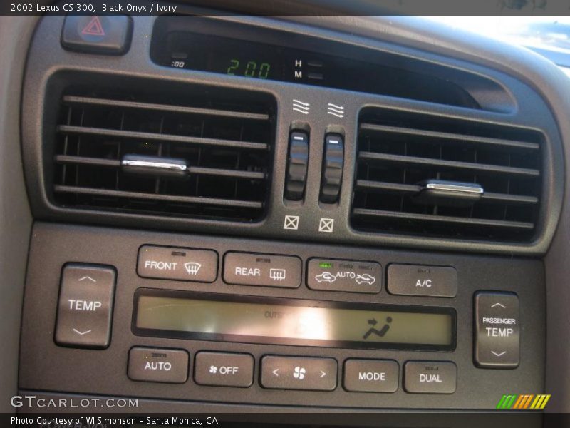 Black Onyx / Ivory 2002 Lexus GS 300