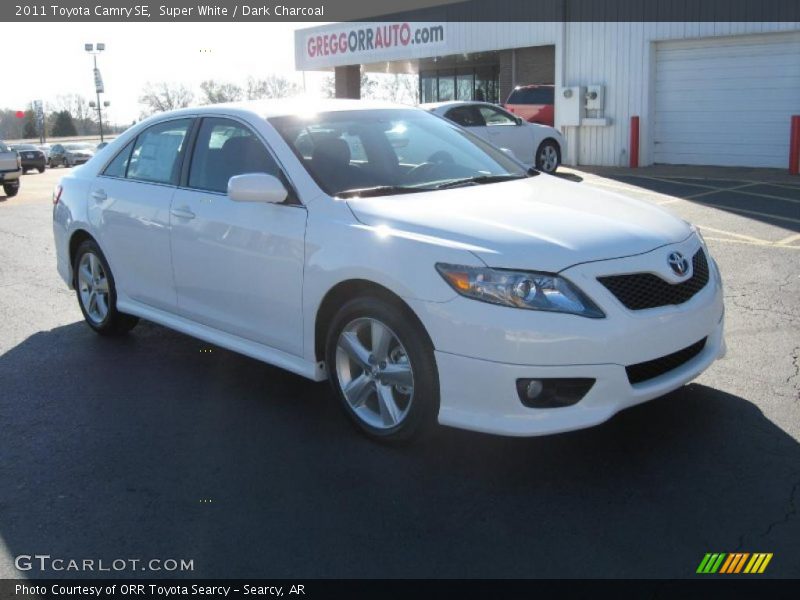Super White / Dark Charcoal 2011 Toyota Camry SE