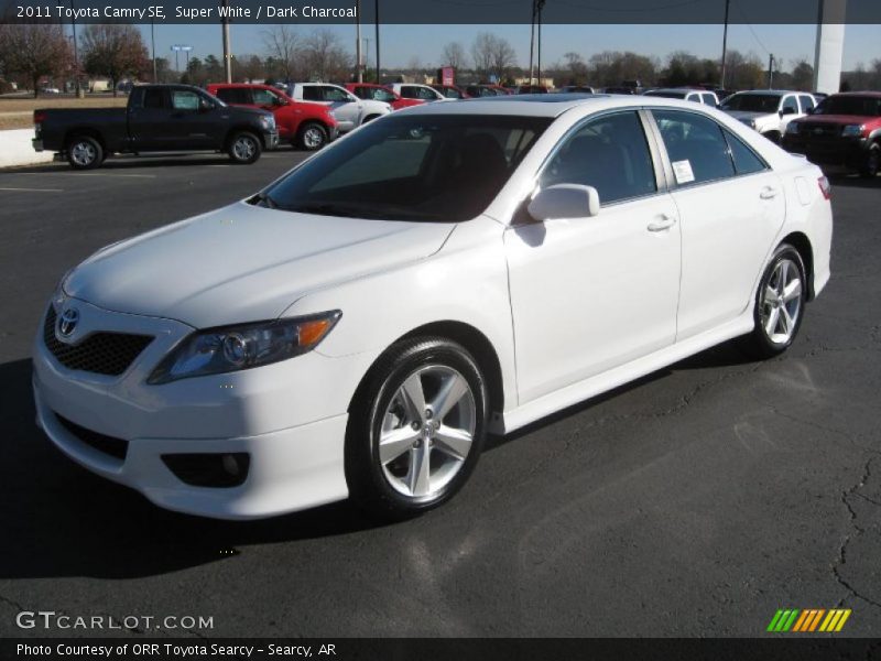 Super White / Dark Charcoal 2011 Toyota Camry SE