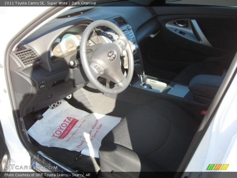 Super White / Dark Charcoal 2011 Toyota Camry SE