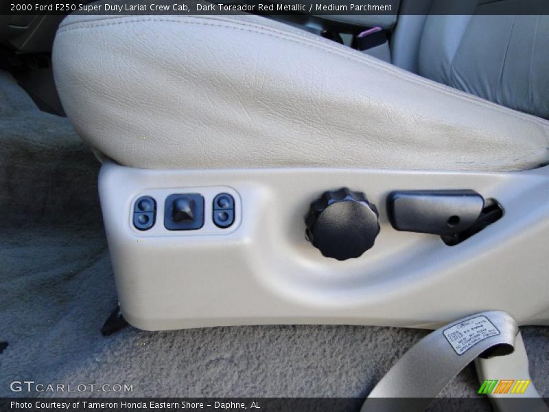 Dark Toreador Red Metallic / Medium Parchment 2000 Ford F250 Super Duty Lariat Crew Cab
