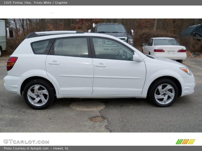 Frosty White / Graphite 2005 Pontiac Vibe